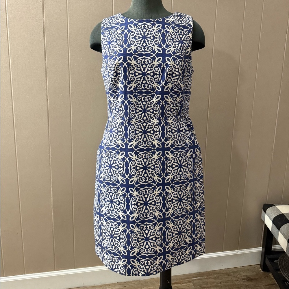 Blue and White Patterned Sleeveless Sheath Dress